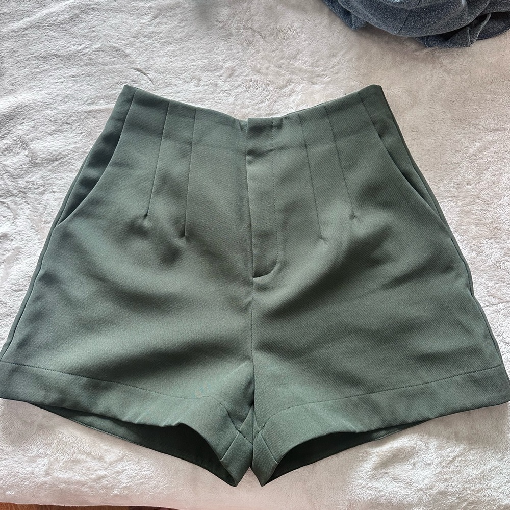 NWOT Love Bonito Green “Hayden” Classic High Rise Shorts